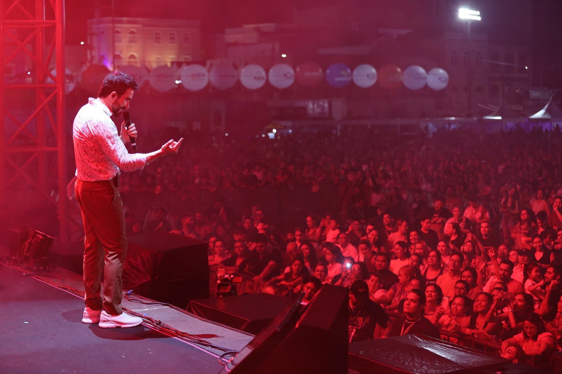 Terceira noite do ‘#SouManaus Passo a Paço 2023’ encerra com Padre Fábio de Melo e Isadora Pompeo