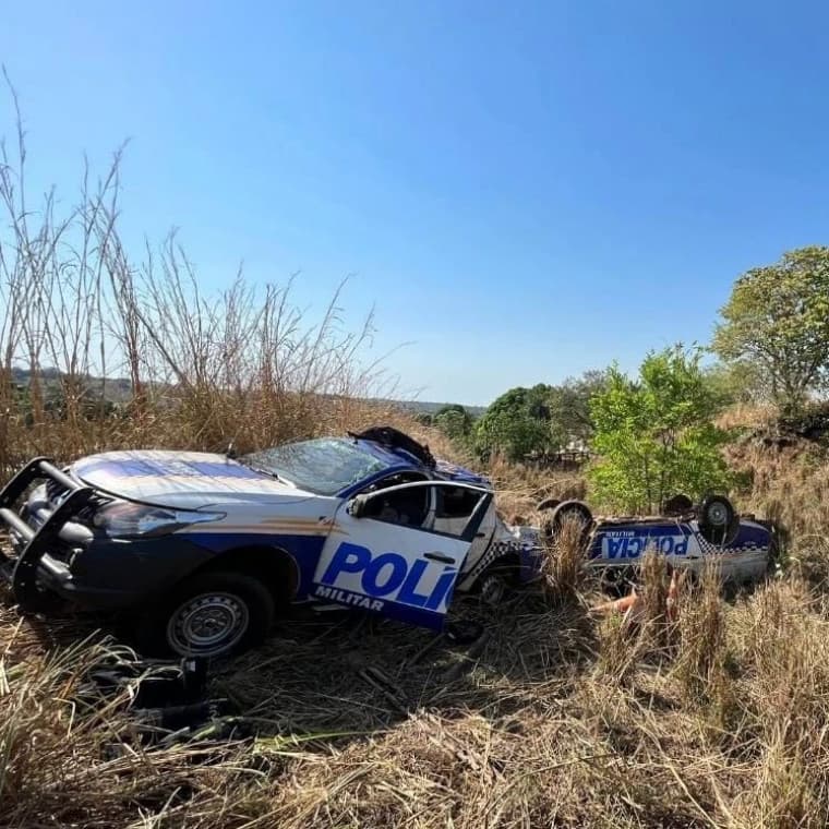 Viaturas da Polícia Militar capotam na TO-336