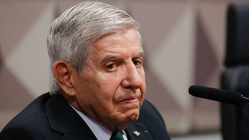 Defesa “corrige” informação dada a Moraes e diz que Heleno foi diagnosticado com Alzheimer em 2025