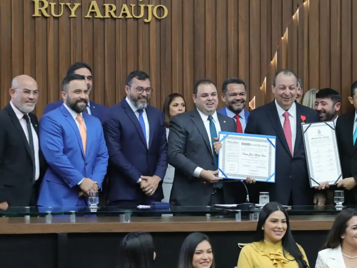 Omar Aziz recebe título de cidadão amazonense na Aleam