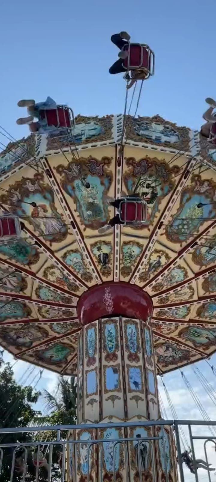 VÍDEO: Mulher é arremessada após balanço se soltar de brinquedo no ar