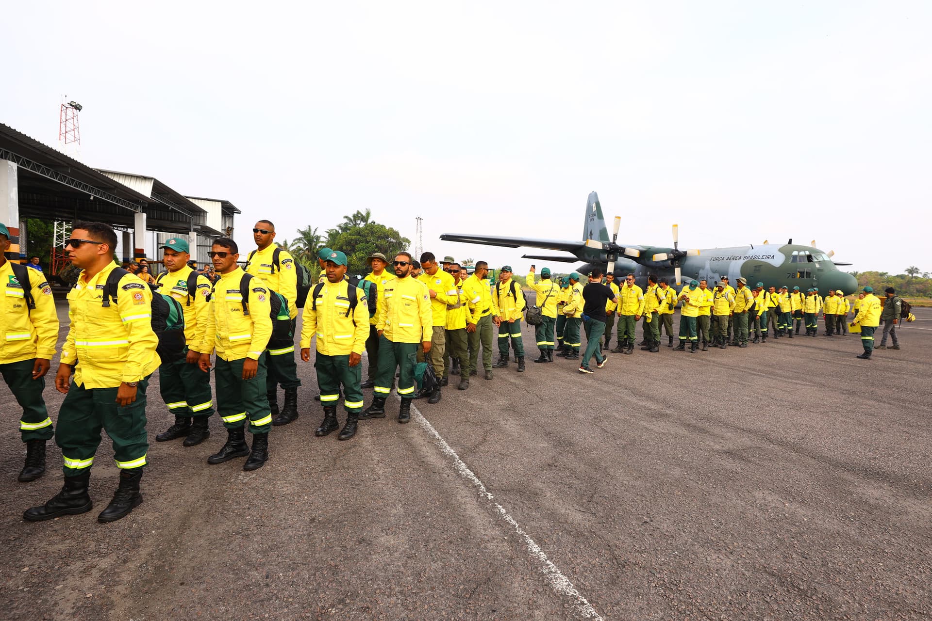 Mais 94 brigadistas do Ibama chegam em Manaus para apoiar no combate às queimadas