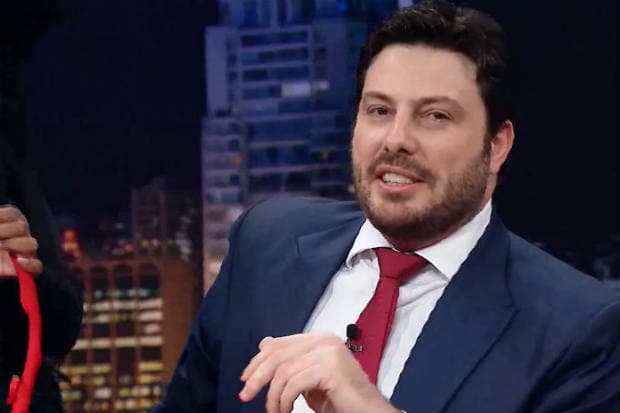 Danilo Gentili é condenado a pagar R$ 20 mil em indenização à Sâmia Bomfim