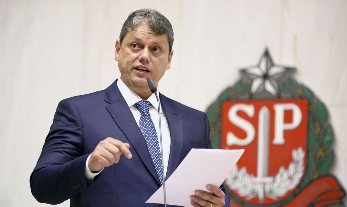 Tarcísio diz que grevistas não cumprem medida do TRT e fala em punição