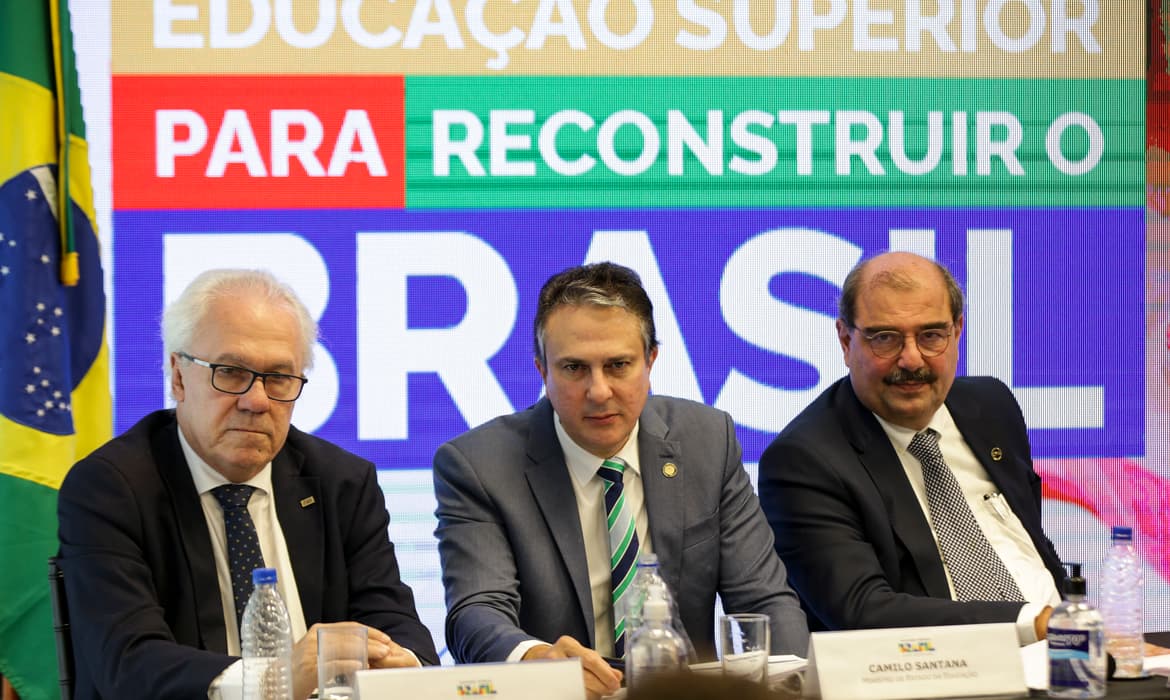 MEC anuncia criação de agência reguladora para ensino superior