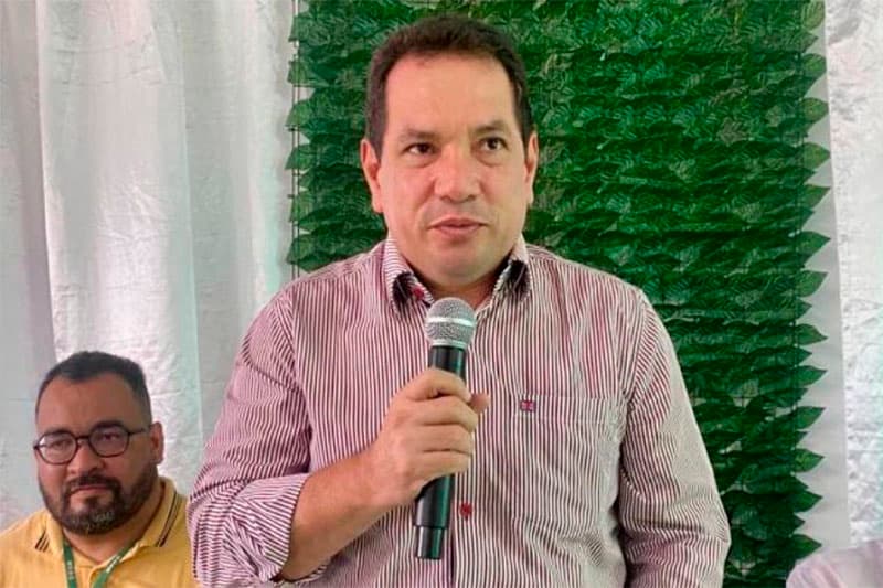 Em Atalaia do Norte, prefeito reduz o próprio salário e de seus secretários