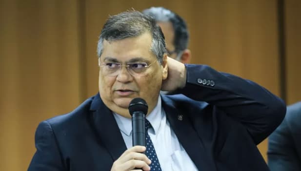 “Nunca recebi líder de facção ou esposa”, diz ministro Flávio Dino