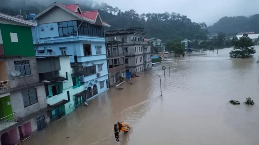 VÍDEO: Inundação na Índia deixa 40 pessoas sem vida