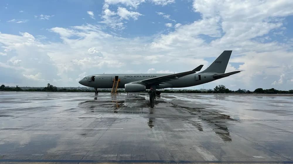 Avião da FAB pousa em Israel para repatriar brasileiros