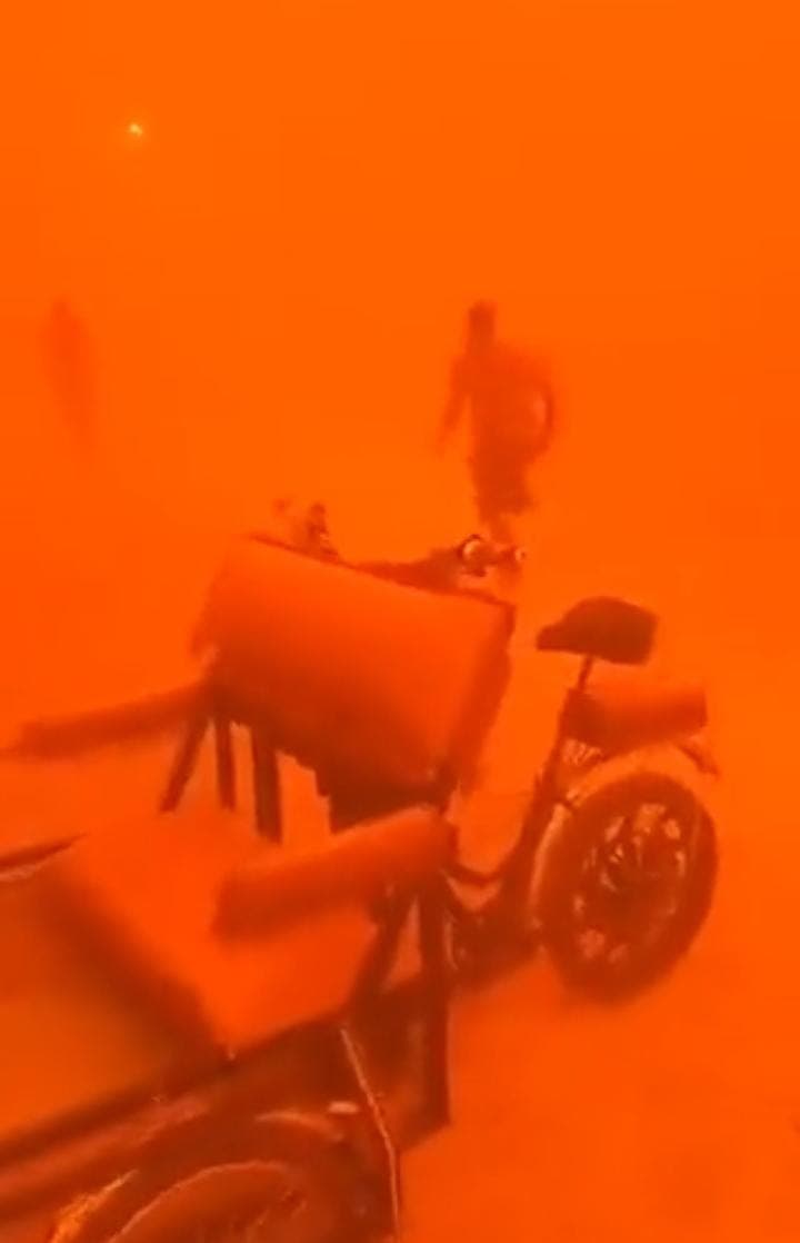 Vídeo: cidade na Jordânia fica alaranjada após tempestade de areia