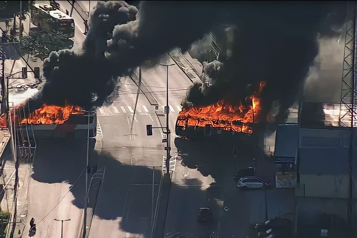 Vídeos: mais de 30 ônibus são incendiados na zona oeste do Rio de Janeiro