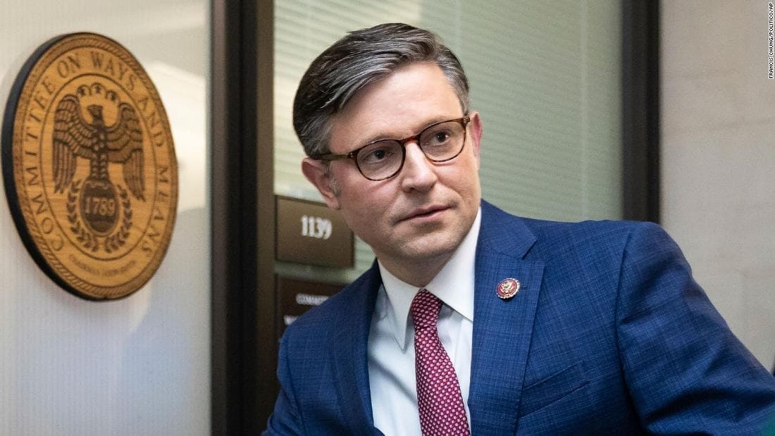 EUA: Câmara de deputados elege Mike Johnson como novo presidente