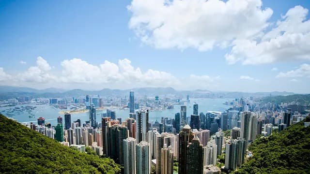 Hong Kong dará incentivo de R$ 12 mil para pais que tiverem filhos até 2026