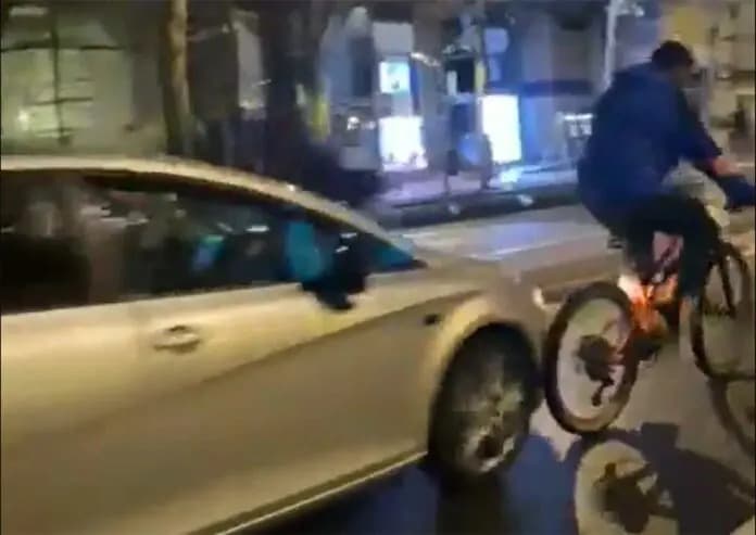 VÍDEO: Ciclistas de Madri são atropelados durante manifestação pró-Palestina