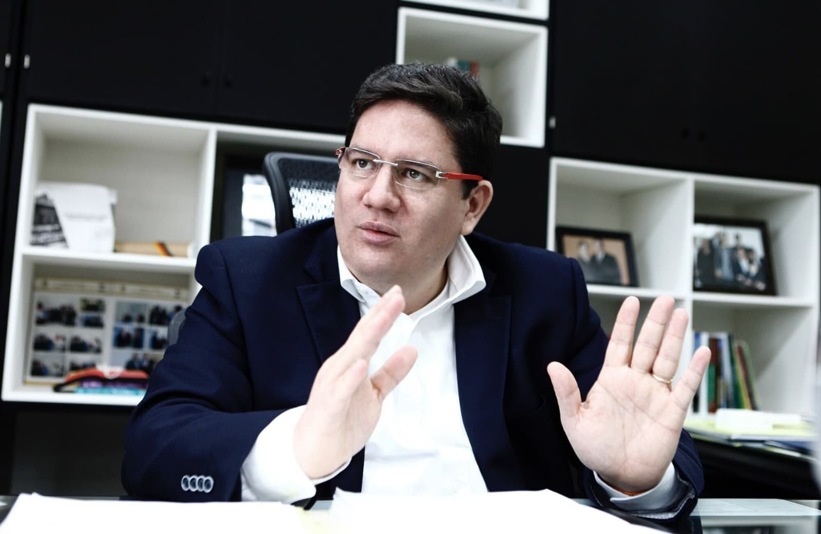 URGENTE: TJAM derruba decisão que afastou Ari Moutinho do TCE-AM