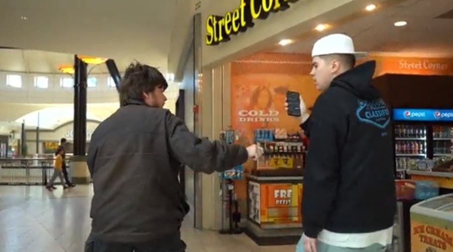 Vídeo: Após fazer ‘pegadinha’, youtuber leva tiro no peito