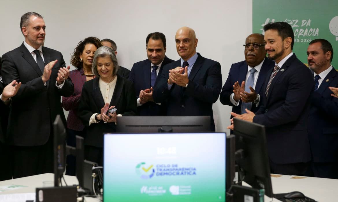 TSE abre código-fonte das urnas para eleições de 2024