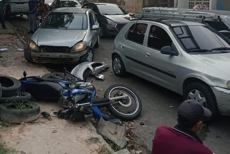 Homem com sinais de embriaguez é preso após causar acidente em Manaus