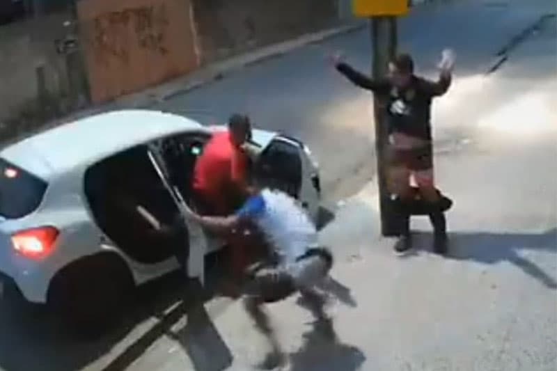 VÍDEO: Homem sofre dois assaltos em menos de uma hora e fica só de cueca