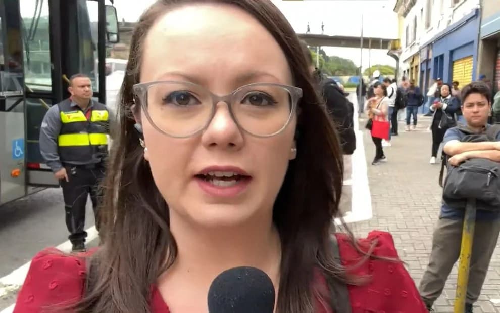 VÍDEO: repórter tem celular roubado durante transmissão ao vivo em SP