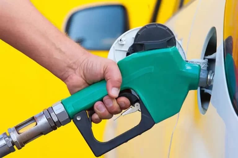 Imposto sobre gasolina, diesel e gás de cozinha vai subir em fevereiro