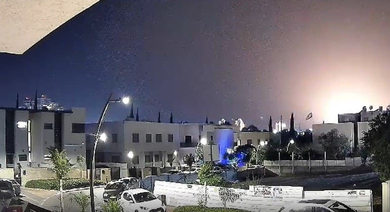 VÍDEO: Hamas dispara foguetes nos arredores de Tel Aviv
