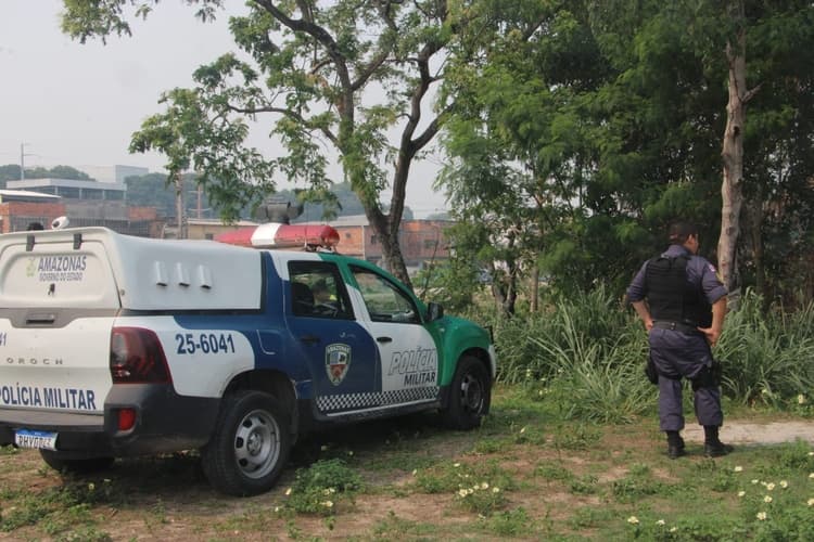 Esqueleto humano é encontrado em área de mata de Manaus