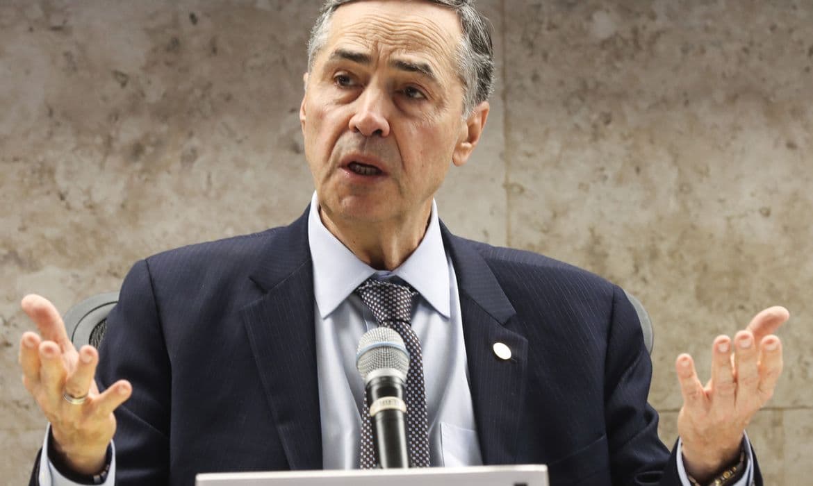 Barroso vota pela descriminalização do aborto em seu último dia no STF