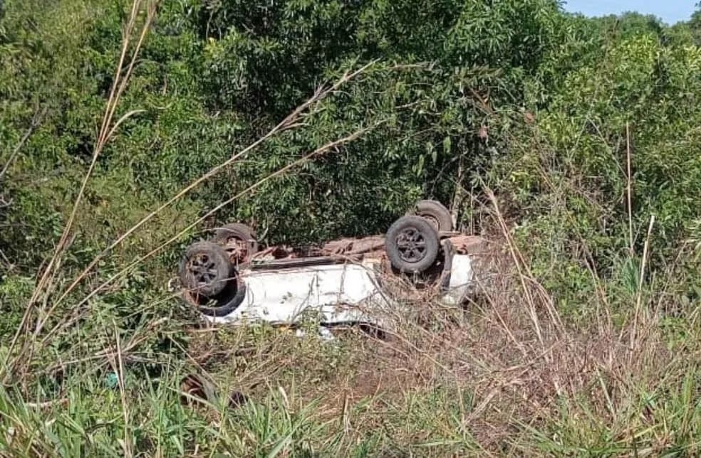 Irmãos morrem após carro capotar em rodovia, no Tocantins