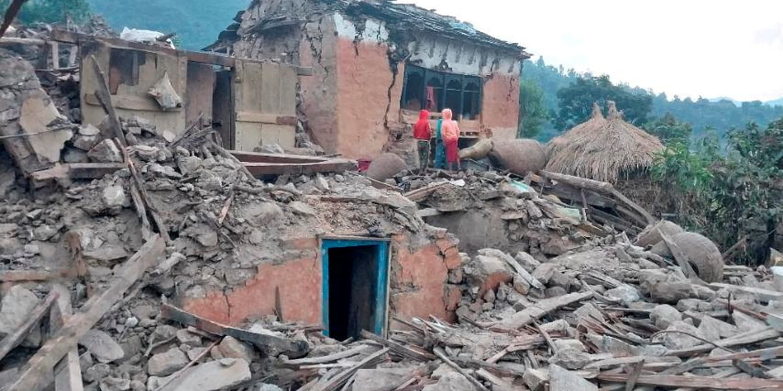 Terremoto de magnitude 6,4 deixa mais de 50 mortos no Nepal