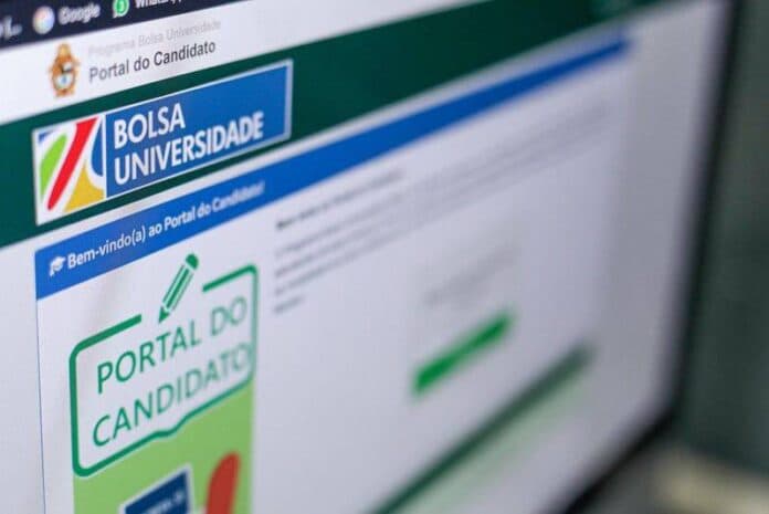 VÍDEO: Edital do Bolsa Universidade 2025 é lançado; “Programa beneficiou 370 mil”, diz vice-prefeito