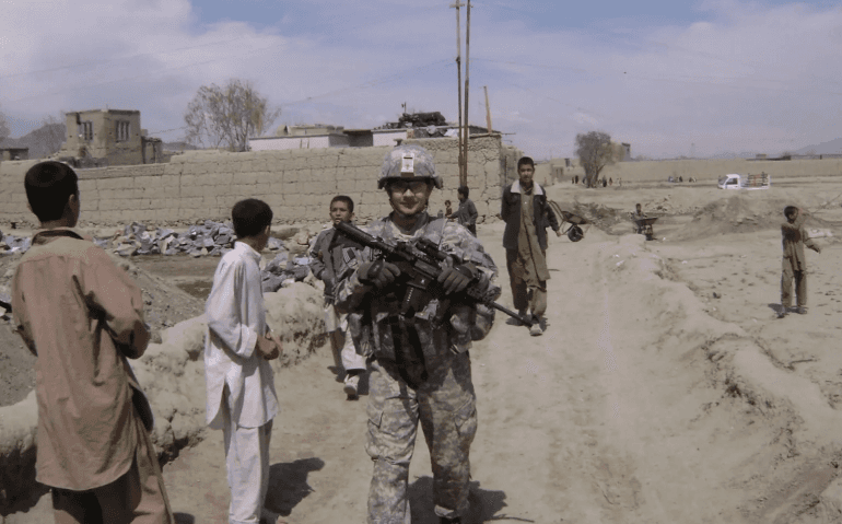 Forças militares dos EUA são atacadas no Iraque e na Síria