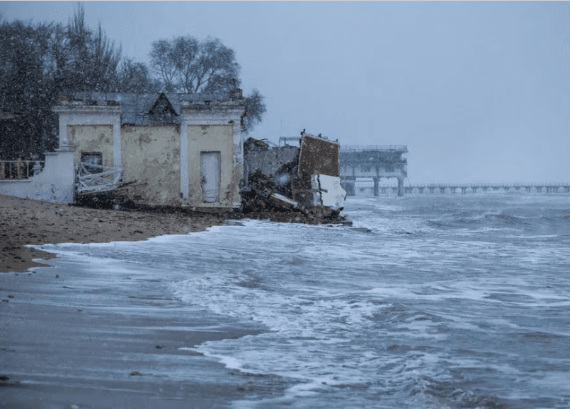 VÍDEO: Forte tempestade no Mar Negro atinge costa russa; três pessoas já morreram