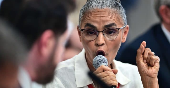 “Não se faz uma estrada no meio da floresta virgem apenas para passear de carro”, diz Marina Silva sobre BR-319