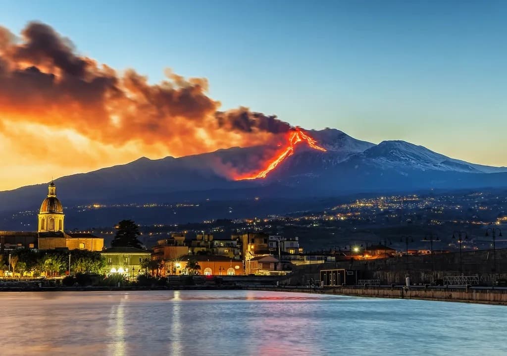 VÍDEO: Etna o maior vulcão da Europa volta a entrar em erupção