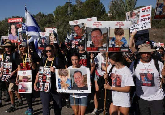 VÍDEO: Marcha das famílias de reféns chega em Jerusalém para pressionar governo