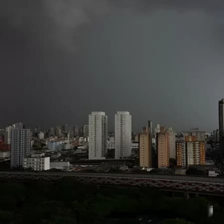 VÍDEO: Tempestade avança sobre São Paulo e deve ficar mais forte neste domingo (19)