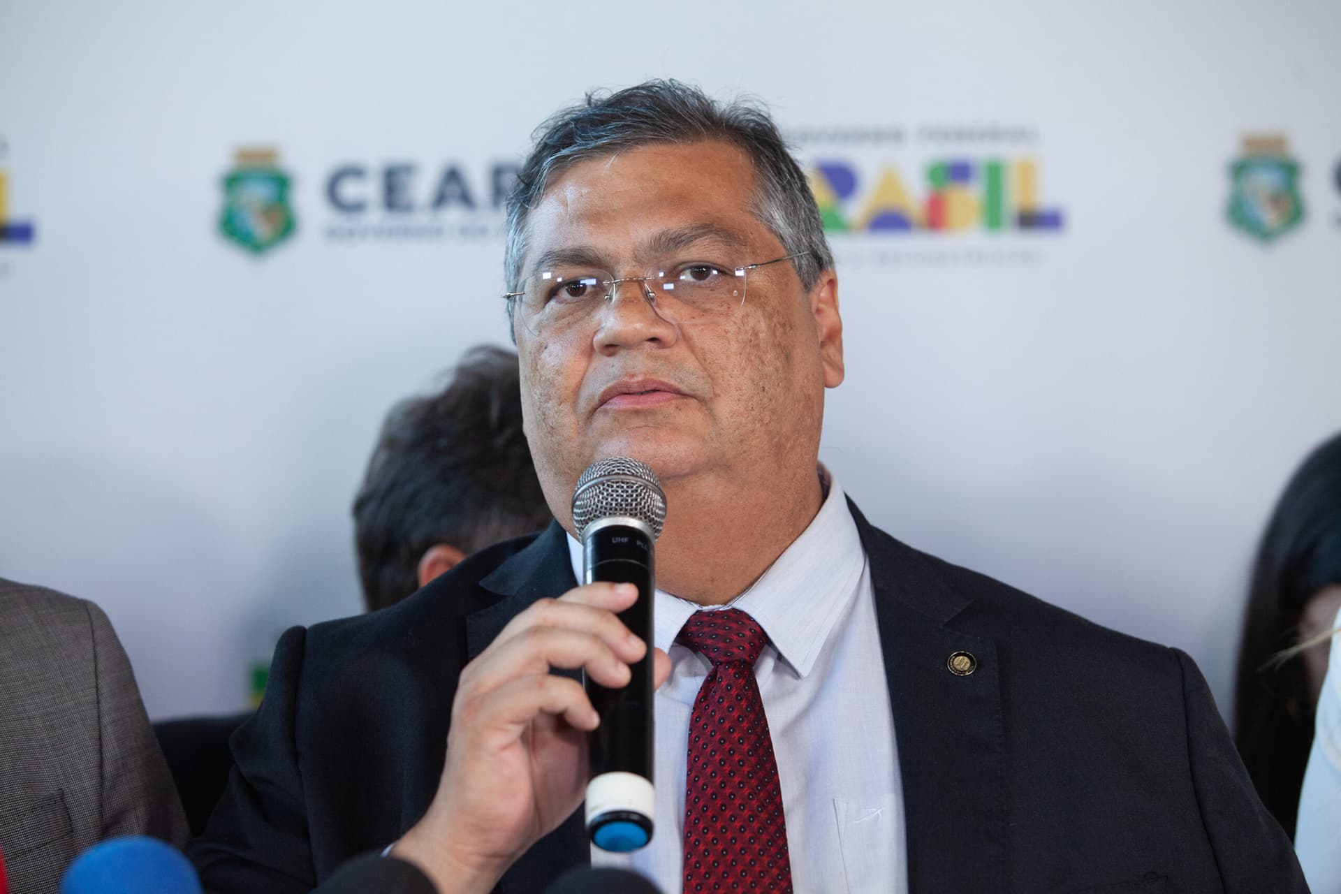 Dino diz que punição a assessores seria injusta