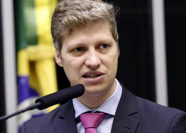 Deputado Marcel van Hattem é indiciado pela PF e acusa governo Lula de perseguição
