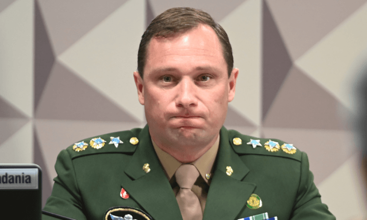 Cid diz na PF que advogado se confundiu ao falar que Bolsonaro sabia de plano do golpe