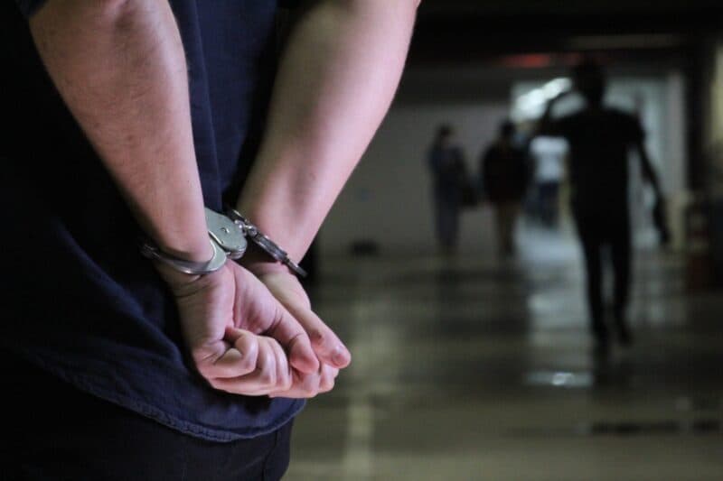 Foragido é preso ao solicitar Carteira de Identidade Nacional, em Manaus