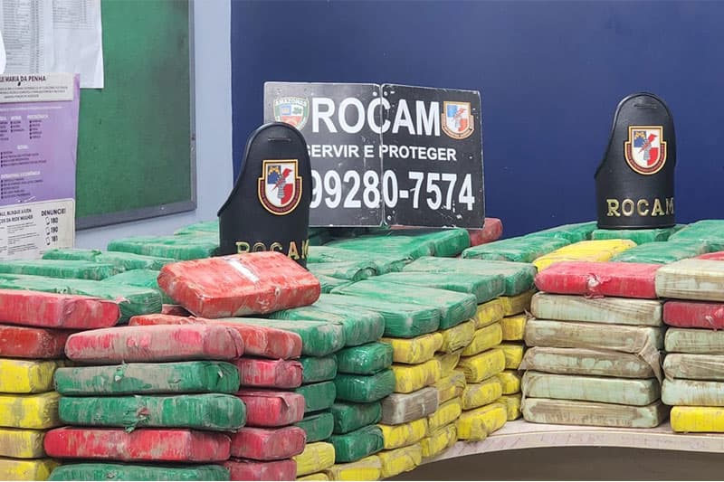 Homem com mandado de prisão em aberto é preso com drogas, em Manaus