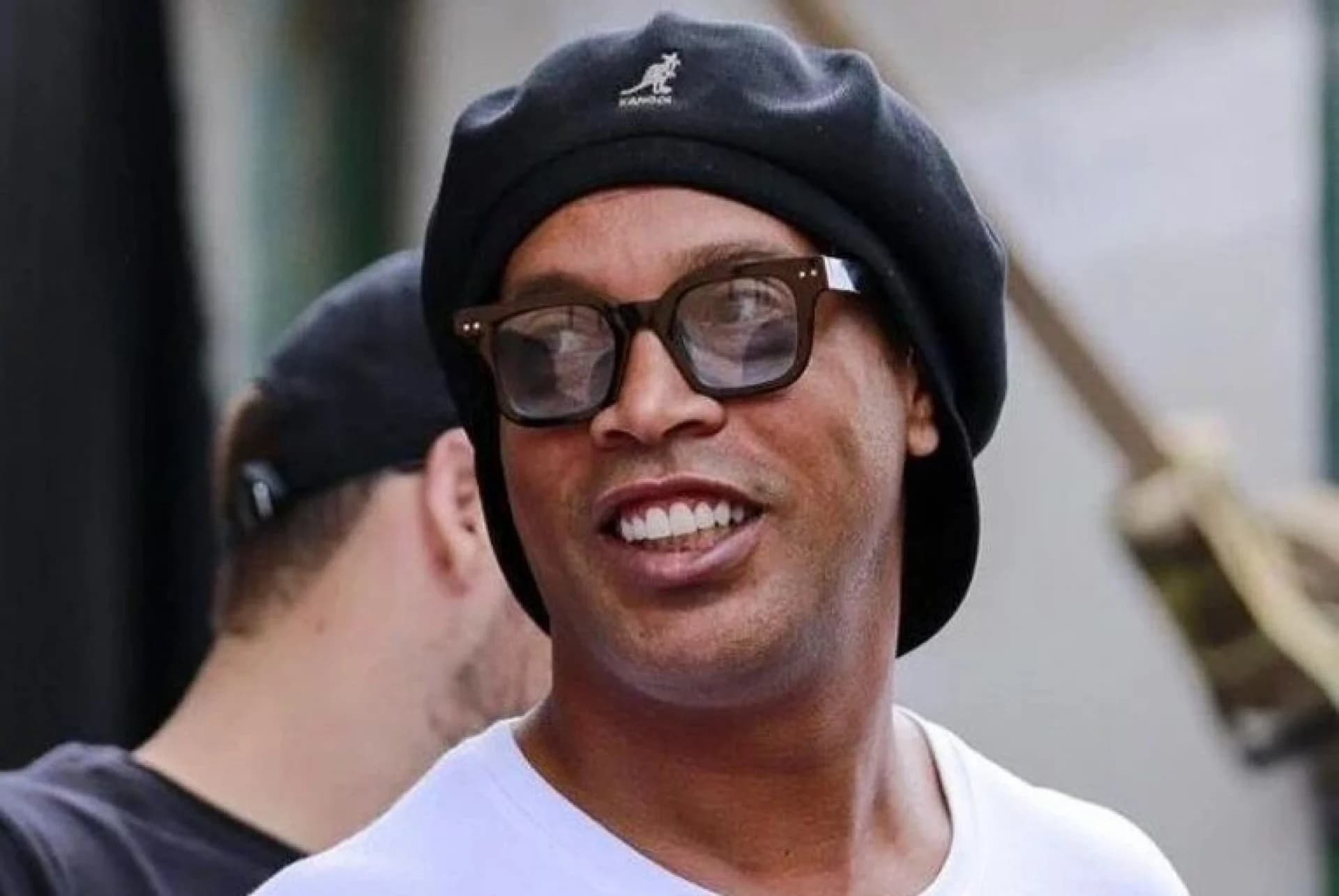 Com dívida milionária, Ronaldinho Gaúcho pode ter imóveis penhorados