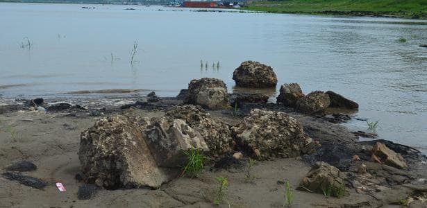 Seca faz reaparecer ruínas de forte do século 18 em Tabatinga (AM)