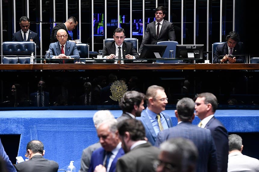 Senado aprova PEC que limita poderes do STF em primeiro turno