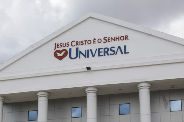 Assédio, perseguição e vasectomia: pastores vão à Justiça contra a Igreja Universal