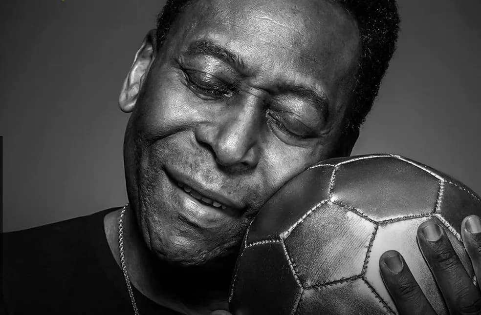 Um ano sem Pelé: “Rei do Futebol” recebe homenagens nas redes