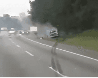 VÍDEO: Criminosos explodem carro-forte em rodovia de São Paulo