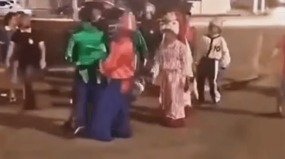 VÍDEO: Integrantes de dois grupos da Carreta Furacão brigam em MG