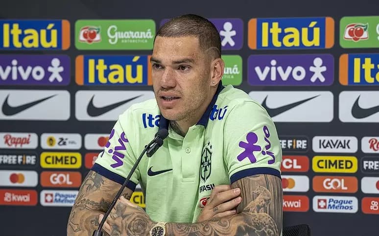 Ederson é eleito o melhor goleiro do mundo em 2023